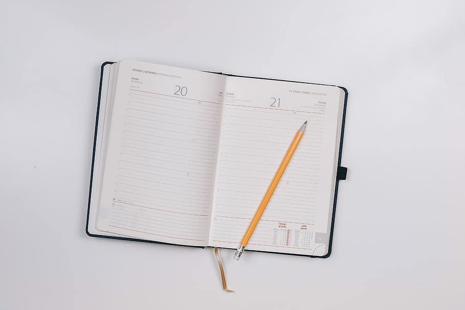 blyant, åbnet, notesbog, gul, hvid, regerede, Bestil, dagbog, skrivebord, studio skud, uddannelse, indendørs, note pad, offentliggørelse, hvid baggrund, mennesker, papir, direkte over, kopiere plads, åben, enkelt objekt, læring, enkelhed, forretning, hvid farve, 5K
