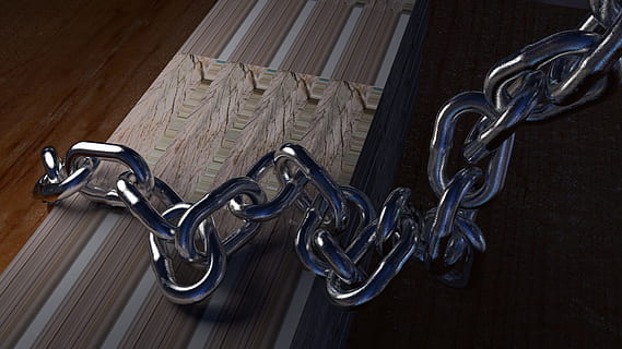 cadena, plata, instrumentos de cuerda, metal, fuerza, adentro, material de madera, la seguridad, nadie, conexión, vista de alto ángulo, de color negro, de cerca, Entrada, puerta, seguridad, gancho, brillante, color plateado, madera, colgando, hierro - metal, aleación, acero, 1080P, CC0, dominio público, libre de derechos