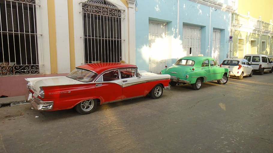 dos, vermell, verd, sedan park, al costat, blau, gris, pintat, edificis, oldtimer, cuba, Havana, manera de transport, arquitectura, cotxe, vehicle terrestre, exterior de l'edifici, automòbil, transport, ciutat, estructura construïda, dia, carrer, estil retro, edifici, cap gent, a l'aire lliure, carretera, cotxe d'època, llum solar, 4K