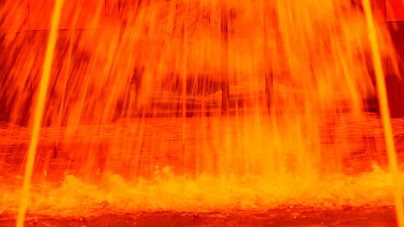 Brunnen, fließen, Feuer, rot, glühen, Flamme, Gelb, orange Farbe, Hitze - Temperatur, Bewegung, Verbrennung, Feuer - natürliches Phänomen, Hintergründe, lebendige Farbe, Vollbild, Bewegungsunschärfe, abstrakt, keine Leute, Natur, explodiert, glühend, mehrfarbig, Wasser, hell, fließend, abstrakte Hintergründe, schwarzer Hintergrund, Inferno, Kraft in der Natur, 2K, CC0, gemeinfrei, lizenzfrei