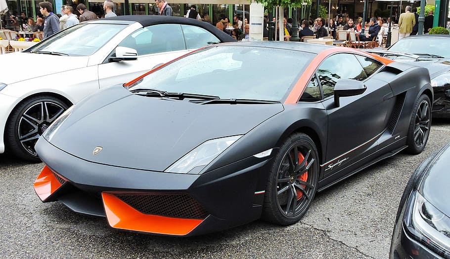 auto, velocità, lamborghini, mezzi di trasporto, strada, colore nero, nessuno, città, veicolo a motore, modo di trasporto, veicolo terrestre, in stile retrò, metallo, stazionario, auto sportiva, giorno, faro, lusso, parcheggio, macchina vintage, architettura, color argento, ruota, 2K