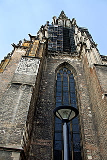 architettura, Gotico, cattedrale di Ulm, Ulm, posto, impalcatura, altezza, Chiesa, il più alto campanile della chiesa, chiesa evangelica, Germania, punto di riferimento, guglia, grande chiesa, imponente, Luoghi di interesse, facciata, esterno dell'edificio, storia, religione, struttura costruita, nessuno, Inquadratura dal basso, costruzione, cielo, credenza, luogo di culto, giorno, spiritualità, il passato, Torre, cielo sereno, natura, all'aperto, orologio, 5K, CC0, dominio pubblico, privo di copyright