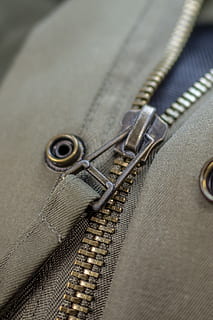 zip, închidere, hack, detaliu, sacou, oliv, capse, macro, închide, verde, buton, textil, a închide, în interior, nici o persoana, fermoar, îmbrăcăminte, natură moartă, selectiv, metal, haine casual, blugi, sac, fir, industria textila, Modă, să se concentreze asupra primelor elemente, echipament, conexiune, Piele, accesoriu personal, croitor, 2K, CC0, domeniu public, fără drepturi de autor