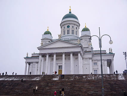 monestir, helsinki, catedral, arquitectura, Finlàndia, ciutat, edifici, panorama d'Helsinki, escandinavia, vell, exterior de l'edifici, cel, estructura construïda, destinacions de viatge, turisme, grup de persones, viatjar, cúpula, creença, religió, lloc de culte, espiritualitat, persones incidentals, cel clar, naturalesa, història, dia, columna arquitectònica, a l'aire lliure, 2K, CC0, domini públic, lliure de regalies