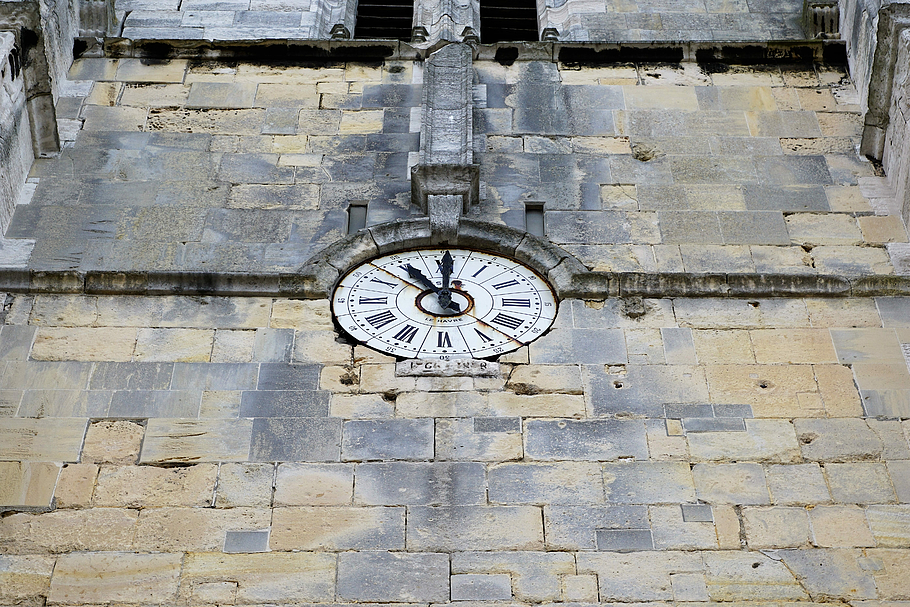 orologio, Chiesa, tempo, giorno, strutturato, vecchio stile, struttura costruita, architettura, nessuno, Inquadratura dal basso, forma geometrica, forma, cerchio, esterno dell'edificio, numero romano, modello, caratteristica della parete, Torre dell'orologio, costruzione, design, romano, all'aperto, Torre, quadrante, mano minuta, orologio da parete, 5K