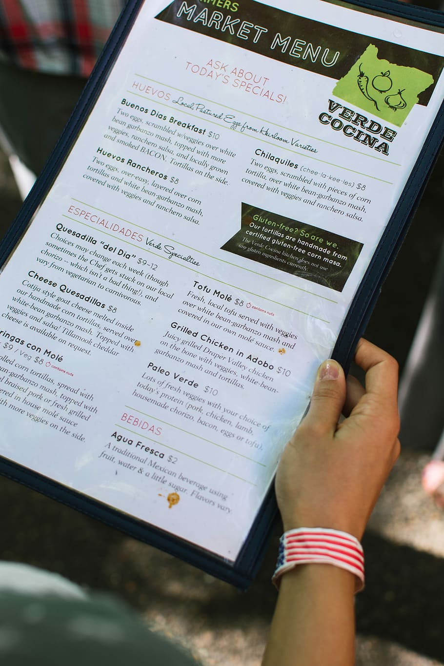 choosing, verde cocina menu, Verde, Cocina, menu, hands, people, internet, wireless Technology, human Hand, human body part, finance, one person, arts culture and entertainment, adult, hand, real people, lifestyles, leisure activity, high angle view, paper, holding, publication, book, text, communication, selective focus, body part, western script, day, unrecognizable person, finger, 5K