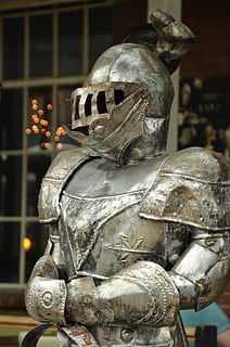 Ritter, Rüstung, Schutz, Silber-, glimmen, Geschichte, Skulptur, Kunst und Handwerk, Darstellung, menschliche Darstellung, Statue, Kreativität, keine Leute, die Architektur, männliche Ähnlichkeit, Fokus auf den Vordergrund, Nahansicht, Museum, drinnen, gebaute Struktur, Kunst, Gebäude, Spiritualität, die Vergangenheit, 4K, CC0, gemeinfrei, lizenzfrei