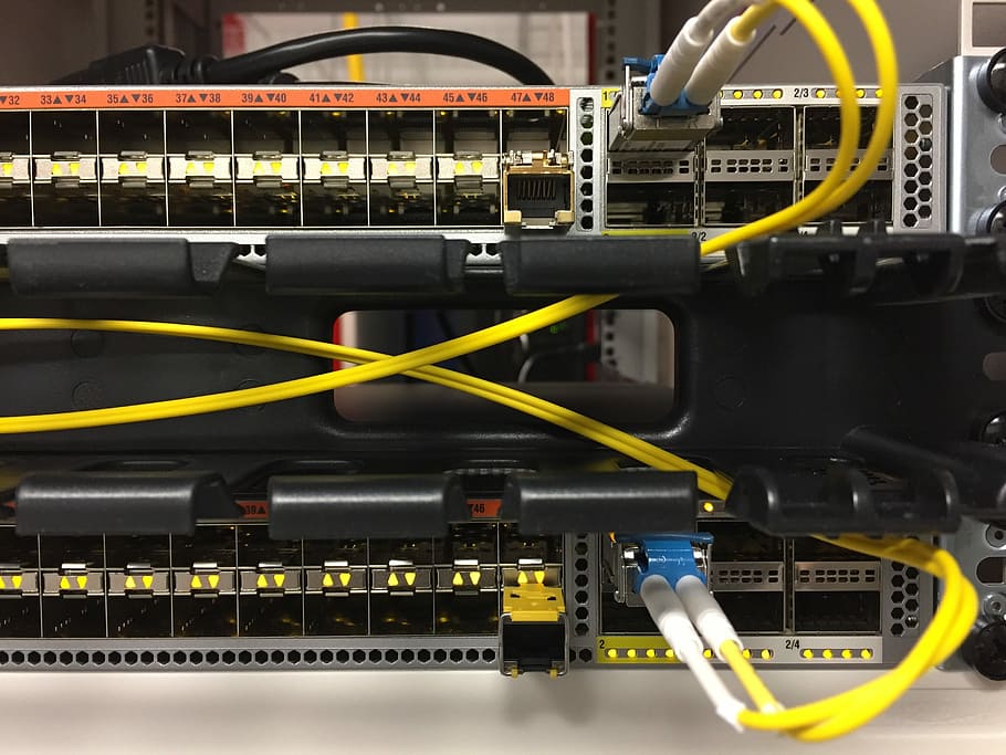 zadní, Pohled, přepínač ethernet, přepínač, technologie, průmysl, serveru, technická škola, routeru, ethernet, spojení, síť, kabel, Internet, počítačová síť, počítačový kabel, zástrčku síťového připojení, počítač, sdělení, síťového serveru, elektronický průmysl, zařízení, počítačové vybavení, elektřina, detail, bezdrátové technologie, uvnitř, podnikání, složitost, zdroj napájení, optické vlákno, globální komunikace, elektrické zařízení, 2K