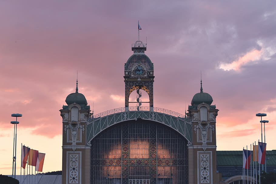 foto, Marrone, Cattedrale, architettura, posto famoso, tramonto, esterno dell'edificio, paesaggio urbano, crepuscolo, scena urbana, struttura costruita, città, notte, cielo, skyline urbano, nuvola - cielo, cupola, destinazioni di viaggio, natura, Torre, colore arancione, viaggio, turismo, nessuno, costruzione, all'aperto, religione, luogo di culto, guglia, 5K