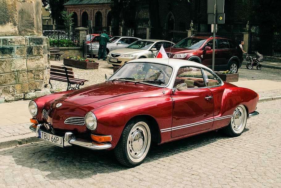 rot, Coupe, grau, Straße, Auto, alt, retro, Jahrgang, Automobil, Fahrzeug, klassisch, Reise, Oldtimer, Retro Auto, Fahrt, Autofahren, Stil, amerikanisch, altmodisch, klassische Autos, Transportmittel, Kraftfahrzeug, Landfahrzeug, Transport, Retro-Stil, die Architektur, Stadt, gebaute Struktur, Gebäudehülle, Tag, zufällige Menschen, stationär, Parkplatz, 4K