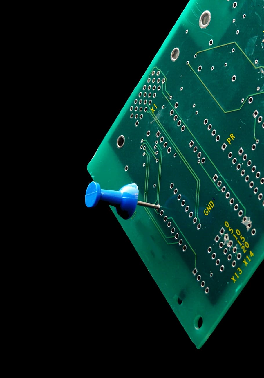 circuit imprés, pissarra, tecnologia, Enginyeria Elèctrica, electrònica, circuits, conductors, junta de soldadura, Ciències de la Computació, dades, connexions, processament de dades, digital, targeta vertical, components, color verd, targeta de circuits, connexió, xip d’ordinador, fons negre, tir de l'estudi, sol objecte, ciència, primer pla, a l'interior, cap gent, blau, equipament, equips informàtics, comunicació, indústria electrònica, electricitat, còpia espai, natura morta, patró, complexitat, equipament elèctric, 1080P