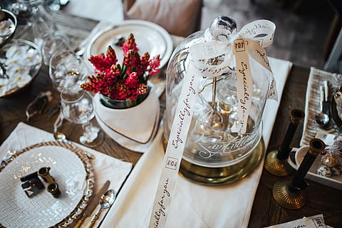 table decorations, golden, motifs, Table, decorations, lunch, dinner, restaurant, decor, glasses, plates, decoration, food, jewelry, high angle view, luxury, retail, no people, store, indoors, still life, variation, eating utensil, close-up, choice, plate, arrangement, flower, flowering plant, food and drink, wealth, kitchen utensil, silver colored, glass, retail display, 4K, CC0, public domain, royalty free