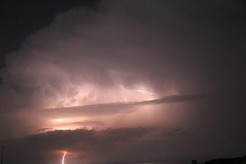 onweer, avond, bliksem, storm, hemel, Vakantiebestemmingen, kalmte, natuur, schoonheid in de natuur, geen mensen, rustige scène, wolk - lucht, scenics - natuur, nacht, milieu, water, stormwolk, donker, dramatische hemel, buitenshuis, onweersbui, zonsondergang, idyllisch, atmosferische stemming, kracht in de natuur, licht, onheilspellend, 5K, CC0, publiek domein, royaltyvrij