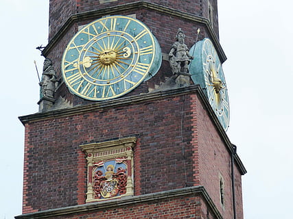 Torre del Rellotge, torre, ciutat, Ajuntament, temps, rellotge, torre, temps de, punter, or, daurat, sol, Wroclaw, Polònia, Silesia, mercat, Ajuntament històric, casc antic històric, arquitectura, destinacions de viatge, història, exterior de l'edifici, rellotge astronòmic, estructura construïda, vista d’angle baix, edifici, nombre romà, cap gent, dia, naturalesa, cel, turisme, religió, viatjar, a l'aire lliure, astronomia, ornamentat, Minuta, 4K, CC0, domini públic, lliure de regalies