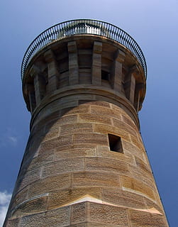 Leuchtturm, Himmel, Landschaft, Turm, Reise, szenisch, die Architektur, dramatisch, Licht, Tag, Gebäude, Australien, Wahrzeichen, städtisch, Struktur, hoch, Flachwinkelansicht, gebaute Struktur, Gebäudehülle, keine Leute, Natur, klarer Himmel, Blau, draußen, die Vergangenheit, große Höhe, Schutz, Geschichte, Reiseziele, Sicherheit, Sonnenlicht, 2K, CC0, gemeinfrei, lizenzfrei