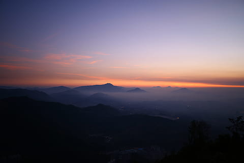 sis kapsayan dağlar, sisli, dağlar, Güneş ışınları, gün batımı, Wutong dağ, dağ, gökyüzü, bulut, gündoğumu, doğa, scenics, peyzaj, gündoğumu - şafak, şafak, akşam karanlığı, sabah, açık havada, bulut - gökyüzü, Güneş, Güneş ışığı, doğada güzellik, mavi, Tepe, dağ zirvesi, dağ silsilesi, siluet, sakin sahne, manzaralar - doğa, huzur, pastoral, çevre, kentsel olmayan sahne, insansız, ağaç, turuncu renk, görkemli, 5K, CC0, kamu malı, telif ücretsiz