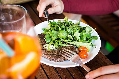 beef steak, greens, Barbequed, beef, eating, grilling, hands, meat, steak, food, vegetable, salad, human Hand, people, meal, tomato, healthy Eating, table, adult, freshness, unrecognizable Person, indoors, lettuce, food And Drink, holding, plate, close-up, men, dinner, lunch, selective Focus, women, one person, human body part, hand, wellbeing, lifestyles, eating utensil, kitchen utensil, glass, preparation, 5K