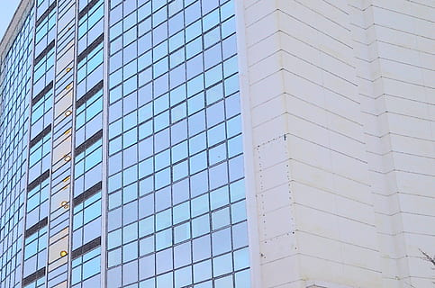 color, vidre, objectes, edifici, efecte, negocis, fons, arquitectura, finestra, gratacels, edifici d'oficines, vidre - material, exterior de l'edifici, escena urbana, estructura construïda, modern, façana, reflexió, blau, districte del centre de la ciutat, torre, Finances, ciutat, cap gent, exterior d’edifici d’oficines, oficina, vista d’angle baix, patró, dia, marc complet, a l'aire lliure, naturalesa, districte financer, 4K, CC0, domini públic, lliure de regalies