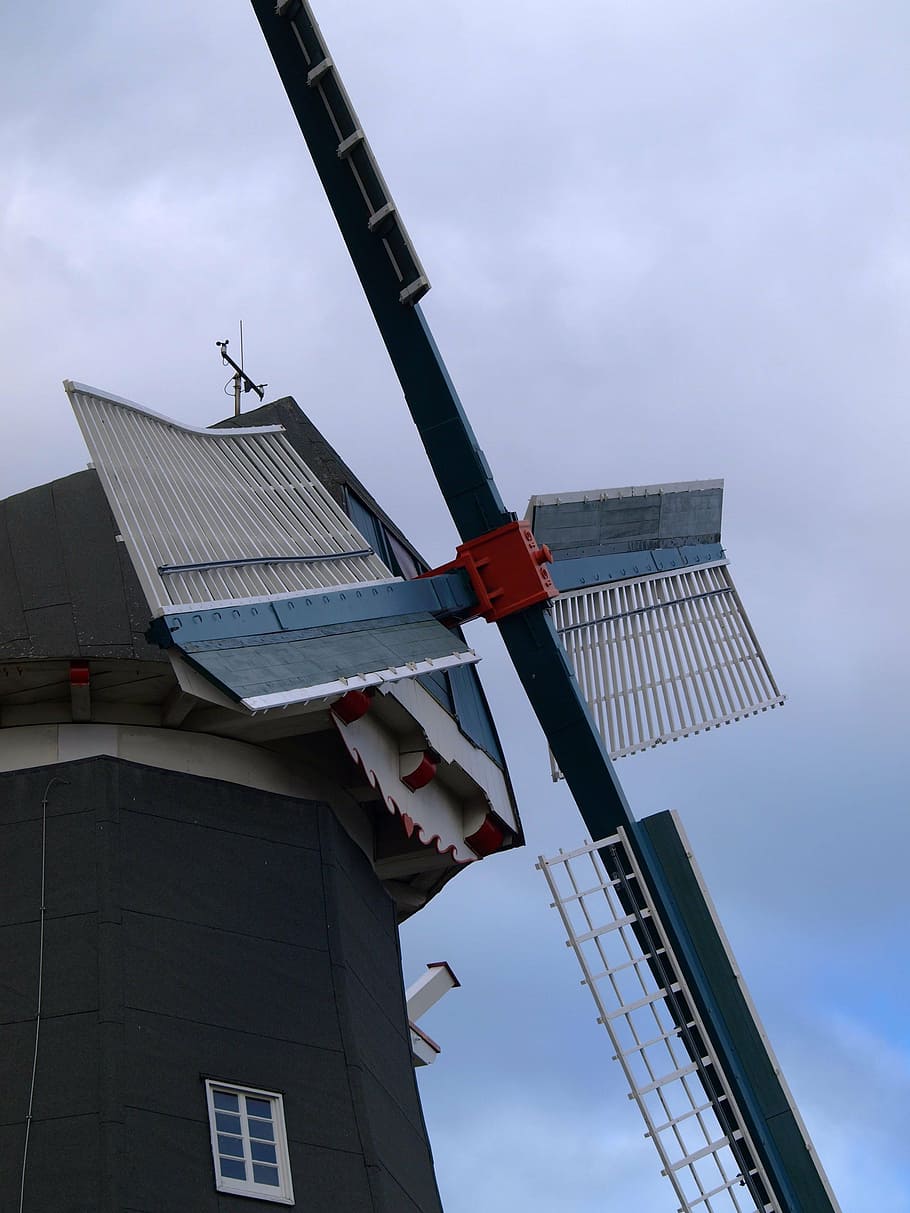 molí de vent, windräder, molí, cel, arquitectura, estructura construïda, exterior de l'edifici, vista d’angle baix, energia renovable, conservació del medi ambient, núvol - cel, energia alternativa, aerogenerador, medi ambient, naturalesa, dia, energia eòlica, cap gent, turbina, edifici, generació de combustible i energia, a l'aire lliure, molí de vent tradicional, recursos sostenibles, 2K