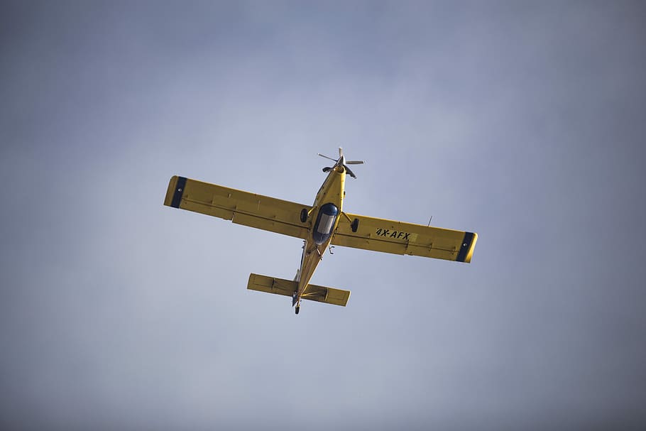 Ebene, Wolke, Himmel, Blau, Flugzeug, Transport, fliegend, Hubschrauber, Tag, draußen, Luftfahrzeug, Transportmittel, Natur, unterwegs, Flachwinkelansicht, Bewegung, in der Luft, keine Leute, Reise, sonnig, soziale Themen, klarer Himmel, einzelnes Objekt, Luft-und Raumfahrtindustrie, über, 5K