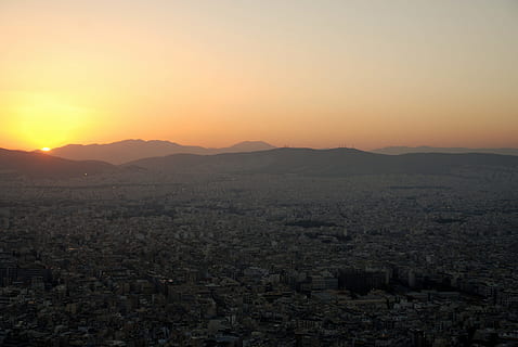 solnedgang, Aten, Hellas, himmel, fjell, by, bybildet, natur, miljø, arkitektur, fjellkjede, sol, ingen folk, bygge eksteriør, skjønnhet i naturen, naturskjønnhet - natur, kopiere plass, landskap, bygget struktur, utendørs, sollys, høy vinkel visning, 4K, CC0, offentlig domene, opphavsrett gratis
