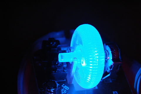 Elektronik, Blau, Licht, LED, Technologie, Computers, LED-Beleuchtung, Design, Maus, Gerät, drinnen, Kunst, Kultur und Unterhaltung, beleuchtet, Nahansicht, Kommunikation, einzelnes Objekt, Nacht-, Ausrüstung, keine Leute, Lichtanlage, Licht - natürliches Phänomen, Musik-, selektiver Fokus, Tonaufzeichnungsgeräte, dunkel, Kamera - Fotoausrüstung, Verbindung, Nachtleben, 1080P, CC0, gemeinfrei, lizenzfrei