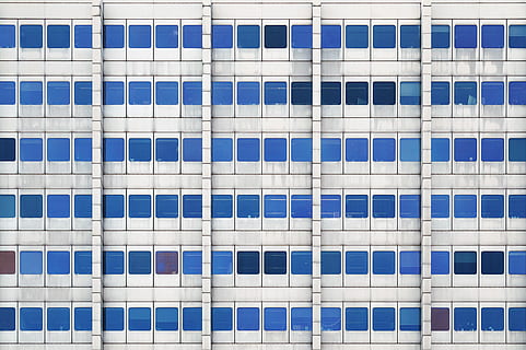 hvid, blå, farve diagram, vindue, mønster, arkitektur, bygning, gitter, struktur, facade, gentage, by, Tyskland, Berlin, brutalisme, by-, bybilledet, bygget struktur, fuld ramme, bygning udvendig, baggrunde, ingen mennesker, moderne, geometrisk form, dag, glas - materiale, i en række, kontor, lav vinkel visning, gentagelse, form, udendørs, kontorbygning udvendig, glas, arkitektur og kunst, 4K, CC0, offentligt domæne, royaltyfrie