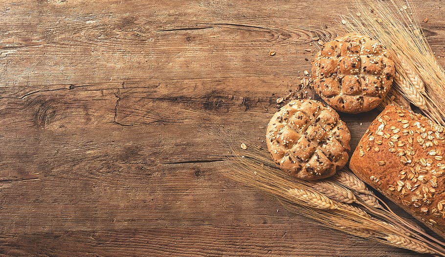 Kekse, Brot, Weizen, Tabelle, braun, Tafel, Korn, Roggen, Samen, Laib, Hafer, Müsli, Backen, frisch, Bäckerei, negativer Raum, flach liegen, Jahrgang, Natur, Konzept, Mehl, gebacken, Essen und Trinken, Lebensmittel, Plätzchen, Holz - Material, keine Leute, Süßes Essen, Frische, High Angle View, Stillleben, drinnen, hausgemacht, direkt darüber, rustikal, Snack, Hintergründe, Schneidbrett, fertig für den Verzehr, Versuchung, Holzmaserung, 4K