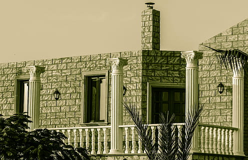 Haus, die Architektur, klassisch, Design, Wohn, Außen, Wohnhaus, Gebäudehülle, gebaute Struktur, Gebäude, Fenster, keine Leute, Flachwinkelansicht, Eingang, Wohngegend, Natur, Tür, Himmel, Tag, draußen, Fassade, alt, Pflanze, Stadt, klarer Himmel, ruiniert, 2K, CC0, gemeinfrei, lizenzfrei