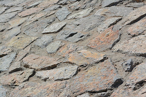 rock, pared, piedra, textura, superficie, modelo, grunge, áspero, texturizado, estructura, antecedentes, material, resumen, roca - objeto, fotograma completo, nadie, sólido, de cerca, día, pared - característica de la construcción, estructura construida, arquitectura, al aire libre, formacion de roca, naturaleza, geología, vista de ángulo bajo, Pared de piedra, erosionado, 5K, CC0, dominio público, libre de derechos