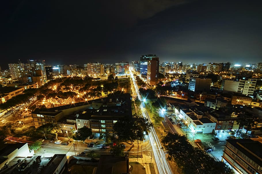 llums de la ciutat, nit, arquitectura, edifici, infraestructura, fosc, cel, gratacels, torre, ciutat, llums, urbà, carretera, paisatge urbà, trànsit, asia, carrer, escena urbana, bangkok, Tailàndia, exterior de l'edifici, estructura construïda, il·luminat, vista d’angle alt, vida de ciutat, ple de gent, transport, multitud, exterior d’edifici d’oficines, barri residencial, modern, sender lleuger, carrer de la ciutat, a l'aire lliure, 5K