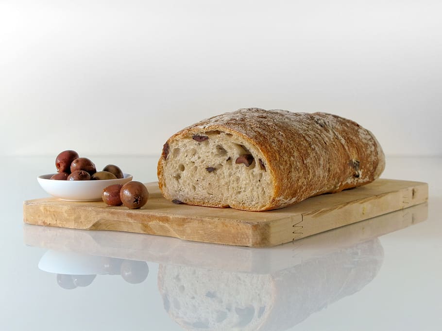 pane, superiore, Marrone, di legno, chopping, tavola, cibo, olive, riflessione, Grano, cibo e bevande, freschezza, mangiare sano, benessere, natura morta, in casa, frutta, sfondo bianco, al forno, pagnotta di pane, fetta, girato in studio, avvicinamento, nessuno, legno - materiale, tavolo, prodotto caseario, pronto a mangiare, prima colazione, cibo francese, tentazione, pane integrale, vassoio, 1080P