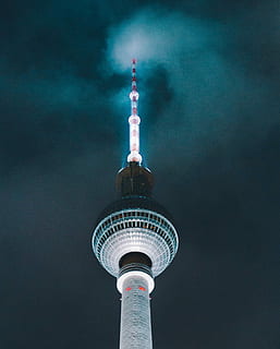 aguja Espacial, mesa, bajo, fotografía de ángulo, torre, edificio, estructura, oscuro, noche, exterior del edificio, estructura construida, arquitectura, altura maxima, comunicación, ciudad, viaje, destinos de viaje, turismo, cielo, nadie, aguja, vista de ángulo bajo, esfera, iluminado, comunicaciones globales, al aire libre, rascacielos, moderno, edificio de oficinas exterior, 1080P, CC0, dominio público, libre de derechos