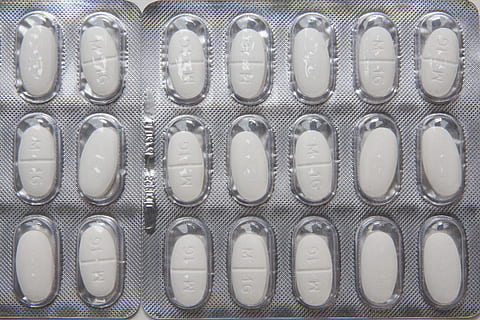m16, tablet, vabel, pakke, tabletter, piller, fond, struktur, medicin, blisterpakning, se emballage, sygdom, velsigne dig, læge, sundhedstjek, kapsel, thermoformtechnik, baggrund, fuld ramme, dosis, pille, sundhedspleje og medicin, i en række, indendørs, baggrunde, gentagelse, ingen mennesker, tæt på, stilleben, plast, side om side, stor gruppe af objekter, arrangement, bestille, mønster, sølvfarvet, 4K, CC0, offentligt domæne, royaltyfrie