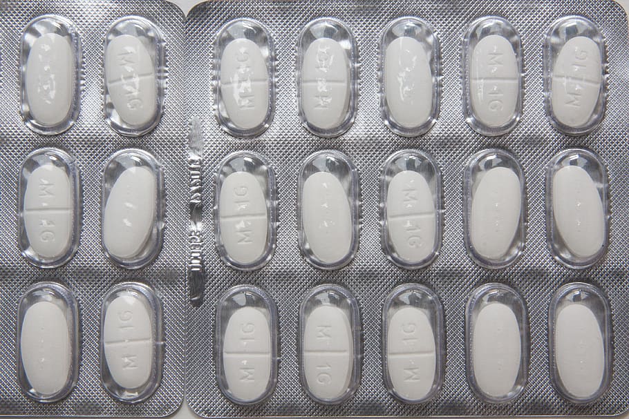 m16, tablet, vabel, pakke, tabletter, piller, fond, struktur, medicin, blisterpakning, se emballage, sygdom, velsigne dig, læge, sundhedstjek, kapsel, thermoformtechnik, baggrund, fuld ramme, dosis, pille, sundhedspleje og medicin, i en række, indendørs, baggrunde, gentagelse, ingen mennesker, tæt på, stilleben, plast, side om side, stor gruppe af objekter, arrangement, bestille, mønster, sølvfarvet, 4K