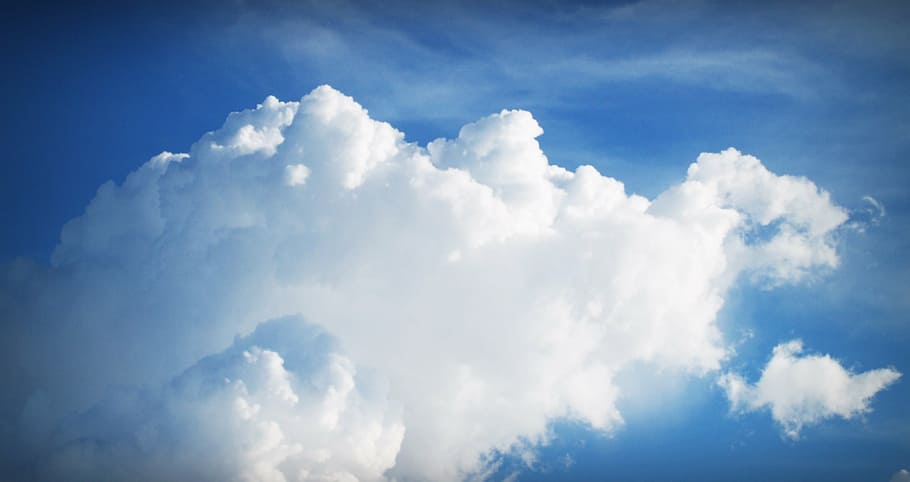 weiße Wolken, Himmel, Wolke, Blau, Hintergrund, Weiß, paradiesisch, Tag, Licht, Sommer-, rein, Religion, Sauerstoff, draussen, Tageslicht, Atmosphäre, Frieden, Meteorologie, Klima, Farbe, Wetter, Ozon, hell, hoch, Schönheit, wunderschönen, Natur, Luft, wolke - himmel, draußen, Hintergründe, Wolkengebilde, Platz, szenen, Kumuluswolke, flauschige, Szenen - Natur, weiße Farbe, Wind, bedeckt, Umgebung, Dramatischer Himmel, Schönheit in der Natur, Ruhe, Sonnenlicht, lebendige Farbe, keine Leute, Weichheit, abstrakt, Freiheit, sauber, hell erleuchtet, über, 2K