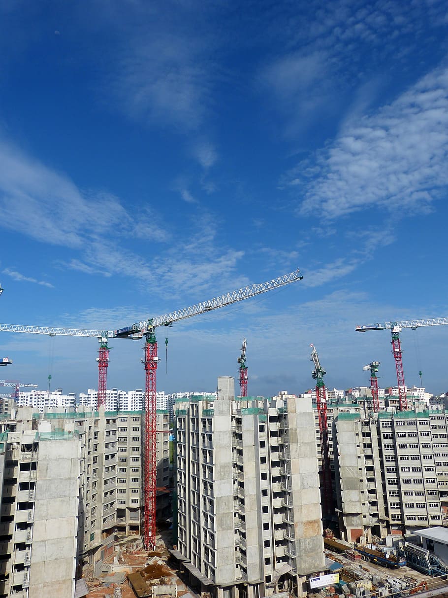 antenne, se fotografering, kraner, konstruktion, websted, bygningskonstruktion, hjelm, arkitektur, blå, bygning, tungt udstyr, bygge, metal, himmel, byggeplads, boliger, singapore, mænd på arbejde, under opbygning, Sky, bygget struktur, bygning udvendig, byggebranchen, by, kran - entreprenørmaskiner, maskineri, sky - himmel, udvikling, industri, dag, natur, byggemateriale, ingen mennesker, ufuldstændig, høj - høj, udendørs, kontorbygning udvendig, bybilledet, skyskraber, lejlighed, 2K