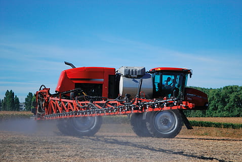rot, grau, Sprayer, Technik, Glyphosat, sprühen, Felder, Landwirtschaft, Transport, Himmel, Landfahrzeug, Transportmittel, landwirtschaftliche Maschinen, Feld, Natur, Tag, ländliche Szene, Landschaft, Land, Traktor, Landwirtschaftliche Geräte, Sonnenlicht, Bauernhof, klarer Himmel, Maschinen, Pflanze, Ernte, Farmer, 4K, CC0, gemeinfrei, lizenzfrei