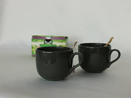 kopper, morgenmad, kop, kaffeske, grøn, te, grøn te, gylden, krus, mad og drikke, indendørs, studio skud, stilleben, ingen mennesker, forfriskning, kaffekop, drikke, kopiere plads, tæt på, bord, hvid baggrund, kaffe, kaffe - drikke, køkkenredskaber, friskhed, varm drikke, te kop, tepotte, porcelæn, 4K, CC0, offentligt domæne, royaltyfrie