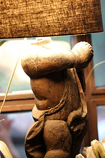 tæt, makro, lampe, deco, figur, lys, munk, træ, udhugget, lampeskærm, statue, historie, skulptur, tæt på, fokus på forgrunden, træ - materiale, repræsentation, Kunst og håndværk, menneskelig repræsentation, ingen mennesker, kreativitet, mandlig lighed, håndværk, dag, arkitektur, lav vinkel visning, udendørs, gammel, bygget struktur, natur, religion, 5K, CC0, offentligt domæne, royaltyfrie