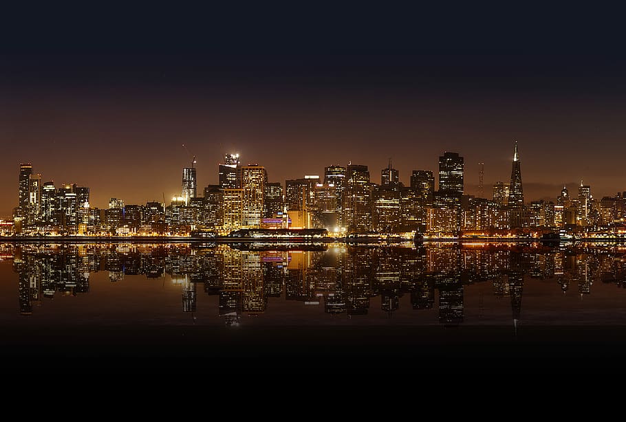 aereo, vista, edifici, notte, panoramico, fotografia, città, fuga, luce, grattacielo, orizzonte, riflessione, San Francisco, paesaggio urbano, costruzione, architettura, lungomare, fiume, metropoli, oro, illuminato, esterno dell'edificio, struttura costruita, cielo, paesaggio, edificio per uffici esterno, skyline urbano, acqua, destinazioni di viaggio, natura, nessuno, vita di città, all'aperto, moderno, vita notturna, 4K
