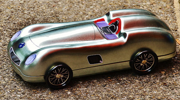 auto, stříbrný, list, box, závodní auto, úložný prostor, cookie jar, plechovka, způsob dopravy, motorové vozidlo, přeprava, pozemního vozidla, autíčko, retro stylu, hračka, Historické auto, nikdo, kov, lesklý, stacionární, stříbrné barvy, den, plastický, venku, sběratelské auto, luxus, kolo, 5K, CC0, veřejná doména, bez autorských práv