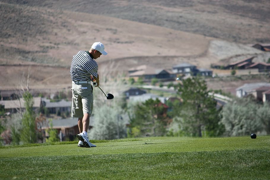golf, controlador, tee, tir, club de golf, atleta, boscos de tigres, esport, curs de golf, activitat, activitat d'oci, una persona, herba, homes, fer un tir - esport, activitats de cap de setmana, esportista, swing de golf, golfista, roba casual, planta, estils de vida, persones reals, moviment, habilitat, verd - camp de golf, 4K