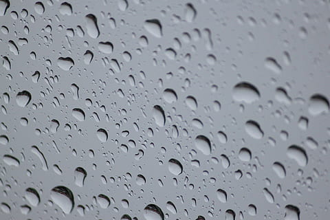 pioggia, modello, bagnato, superficie terrestre, astratto, far cadere, liquidità, tempo metereologico, gocciolina, freddo, sfondi, fotogramma intero, acqua, vetro - materiale, nessuno, finestra, avvicinamento, goccia di pioggia, trasparente, stagione piovosa, in casa, concentrarsi sulle conoscenze acquisite, natura, monsone, 4K, CC0, dominio pubblico, privo di copyright
