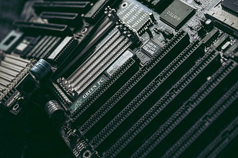 schwarz, grau, Computer-Motherboard, schließen, Foto, Grafik, Slot, Elektronik, Technik, Technologie, Chip, Hauptplatine, Elektronik-Industrie, Computerausrüstung, Computer, Computerchip, Nahansicht, Industrie, Computerteil, keine Leute, Leiterplatte, Verbindung, Ausrüstung, Hintergründe, schwarze Farbe, Komplexität, Kommunikation, grüne Farbe, selektiver Fokus, drinnen, Internet, elektrische Komponente, elektrische Ausrüstung, globale Kommunikation, stehlen, Zentralprozessor, 2K, CC0, gemeinfrei, lizenzfrei