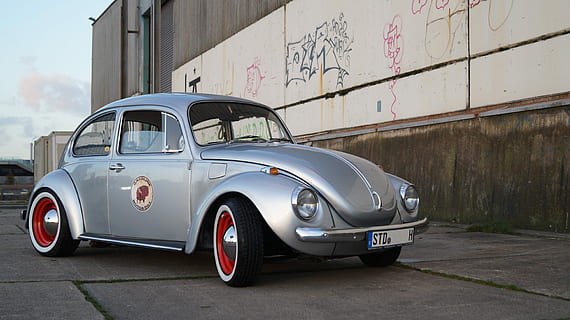 vw käfer 1302, -, port, Hamburg, aparcat, gris, escarabat volkswagen, paviment, cotxe, vw, escarabat, vell, vintage, manera de transport, automòbil, transport, arquitectura, vehicle terrestre, ciutat, dia, graffiti, carrer, cap gent, cotxe d'època, exterior de l'edifici, estil retro, estructura construïda, funció de construcció de parets, cotxe esportiu, a l'aire lliure, estacionari, 5K, CC0, domini públic, lliure de regalies