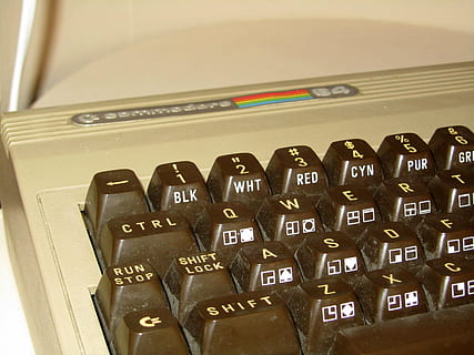 commodore, c 64, ordinador, teclat, tecnologia, a l'interior, primer pla, cap gent, comunicació, nombre, text, equips informàtics, teclat d’ordinador, clau d’ordinador, negocis, natura morta, guió occidental, organització, carta, educació, connexió, part de l’ordinador, 4K, CC0, domini públic, lliure de regalies