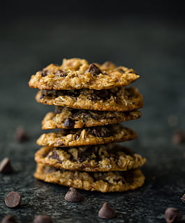 pilha, biscoitos de chocolate, bolinho de microplaqueta de chocolate da farinha de aveia, aveia, bolacha com pepitas de chocolate, biscoito, cozido, Comida, lanche, sobremesa, fechar-se, gourmet, comida doce, ninguém, comida e bebida, chocolate, Pepita de chocolate, monte, tiro do estúdio, alimentação pouco saudável, indulgência, frescura, dentro de casa, ainda vida, foco seletivo, doce, tentação, focar em primeiro plano, mesa, café da manhã, 4K, CC0, domínio público, royalty free