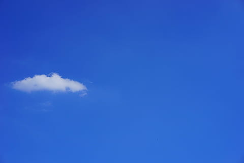 hvit, Sky, dagtid, himmel, blå, skyer form, sommer, sommerdag, klar, Frisch, individuelt, cloudformation, sludd, klima, meteorologi, uklarhet, azur, solfylt dag, rettferdig vær skyer, solfylt, cumulus humilis, cumulus mediocris, cumulus, cumulus sky, sky - himmel, bakgrunn, abstrakt, natur, ingen folk, bare himmel, utendørs, dag, kopiere plass, skjønnhet i naturen, naturskjønnhet - natur, ro, lav vinkel visning, rolig scene, idylliske, clouds, atmosfære, full ramme, hvit farge, 5K, CC0, offentlig domene, opphavsrett gratis