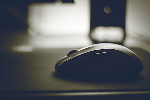 întuneric, tehnologie, șoarece, mouse-ul computerului, a închide, în interior, să se concentreze asupra primelor elemente, selectiv, masa, nici o persoana, Afaceri, absență, calculator, natură moartă, un singur obiect, zi, conexiune, bogatie, luxos, echipamente de calcul, publicare, 5K, CC0, domeniu public, fără drepturi de autor